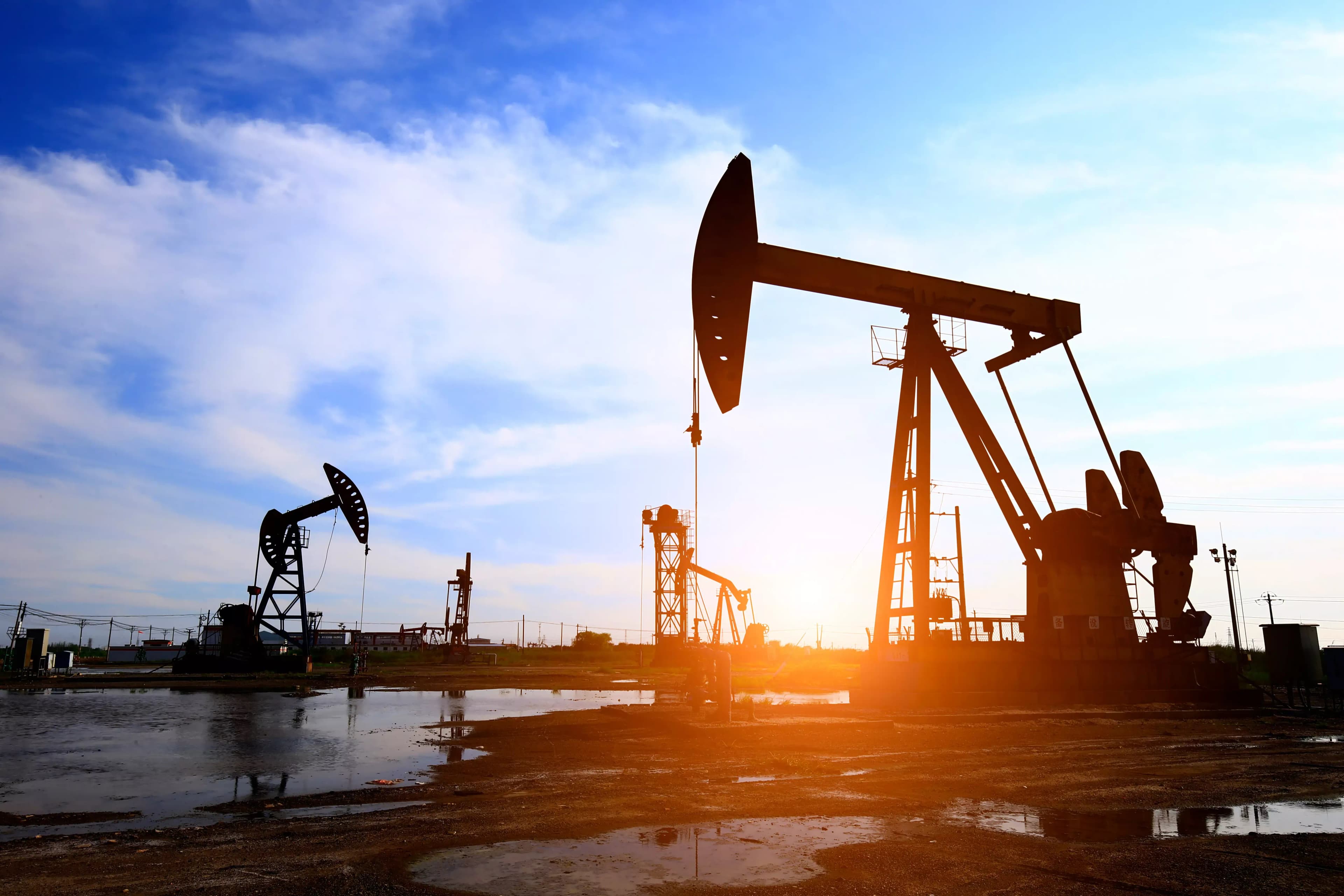 Harga Minyak WTI Turun, Brent Naik
