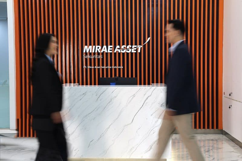 IHSG Tertekan, Mirae Asset Soroti Risiko Utang Akuisisi BYAN dan Prospek BMRI